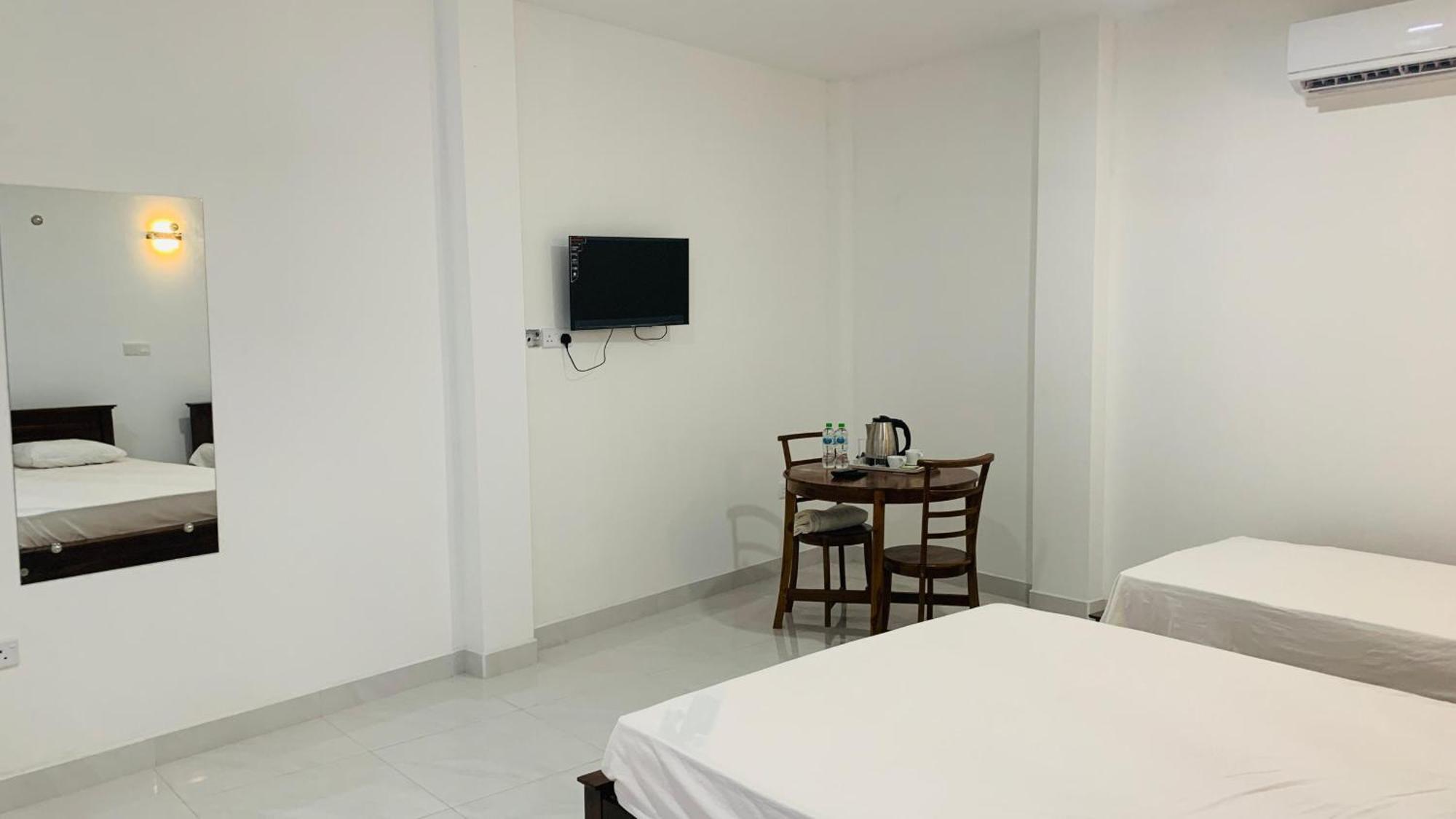 Meridian Holiday Resort ラトゥナプラ エクステリア 写真