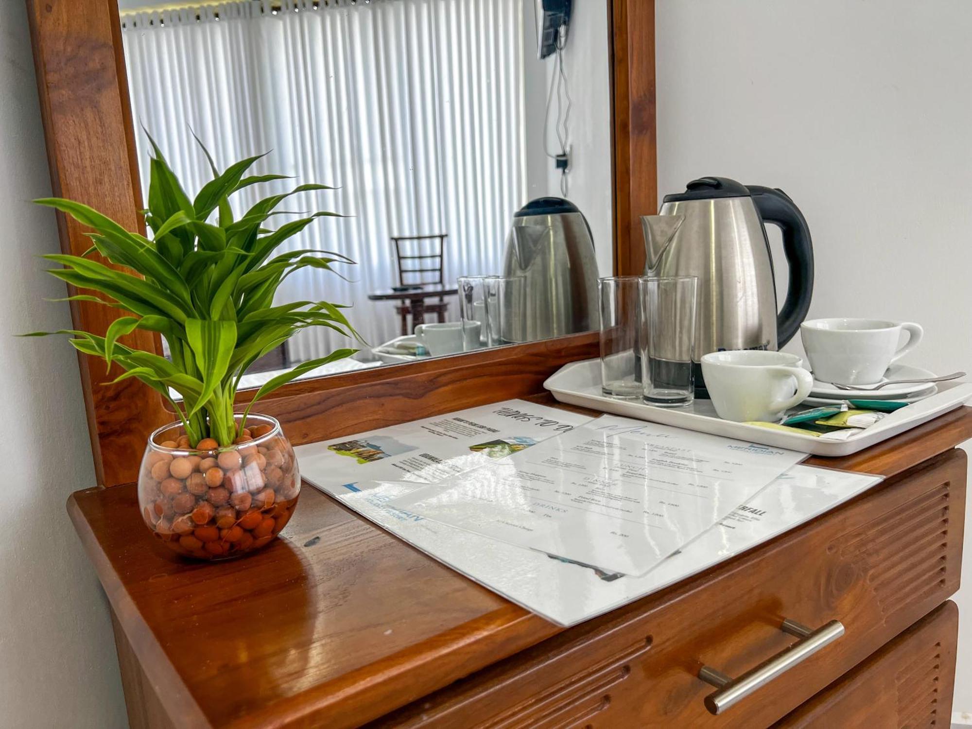 Meridian Holiday Resort ラトゥナプラ エクステリア 写真