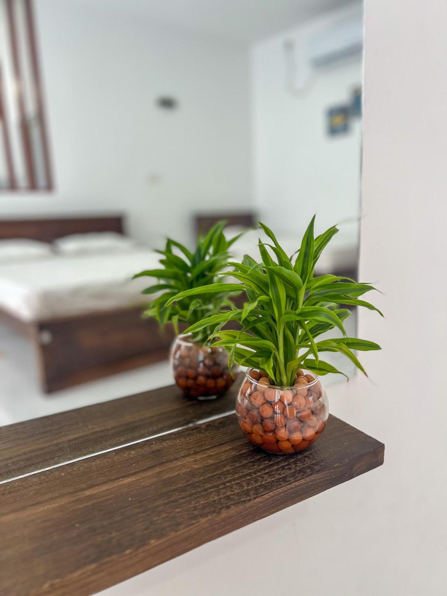 Meridian Holiday Resort ラトゥナプラ エクステリア 写真